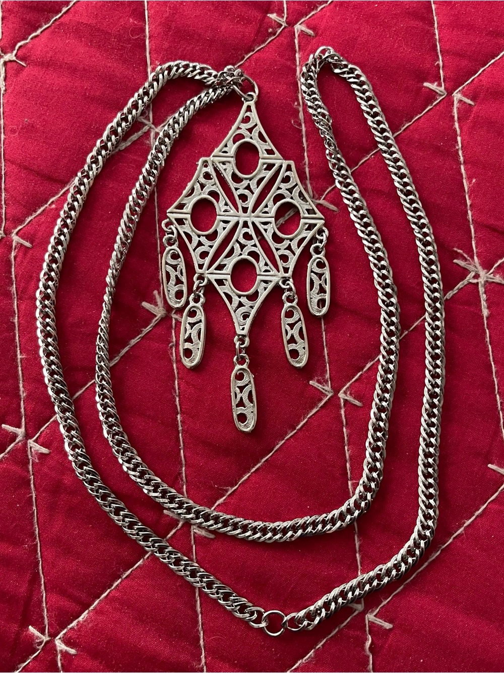 Womens Vintage Necklace with Pendant - Silver Tone.